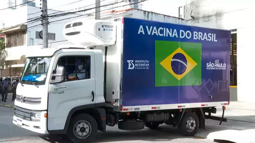Divulgação - Caminhões com doses da vacina saíram de SP rumo às cidades do interior ? Foto: Sérgio Oliveira/EPTV