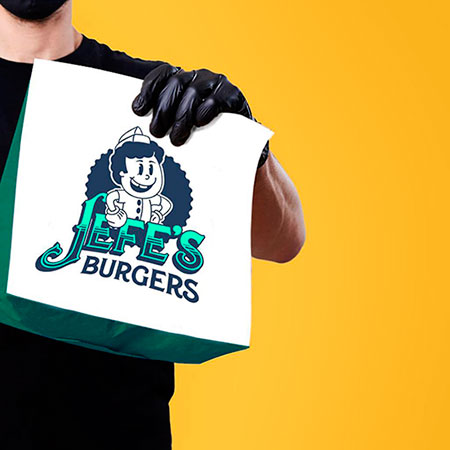 Divulgação - Peça pelo WhatsApp ou IFood e receba em casa Divulgação - Peça pelo WhatsApp ou IFood e receba em casa