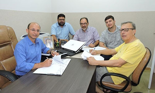 divulgação - Esq para Dir: Vagner Campos (Presidente do Sincomerciários), André - Sincomerciários, Marcos Emanuel Lima Advogado do Sincovama, Luiz Fellype Gama Carreira secretário do Sincovama e Laércio Aparecido Pereira Tobias - presidente. Toda negociação foi feita com reuniões on-line, foto arquivo 2019. divulgação - Esq para Dir: Vagner Campos (Presidente do Sincomerciários), André - Sincomerciários, Marcos Emanuel Lima Advogado do Sincovama, Luiz Fellype Gama Carreira secretário do Sincovama e Laércio Aparecido Pereira Tobias - presidente. Toda negociação foi feita com reuniões on-line, foto arquivo 2019.