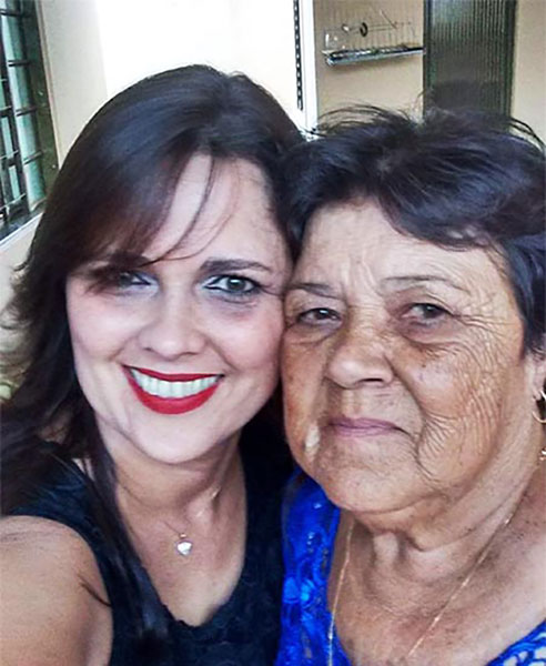 divulgação - Cristiane com a mãe Zélia divulgação - Cristiane com a mãe Zélia