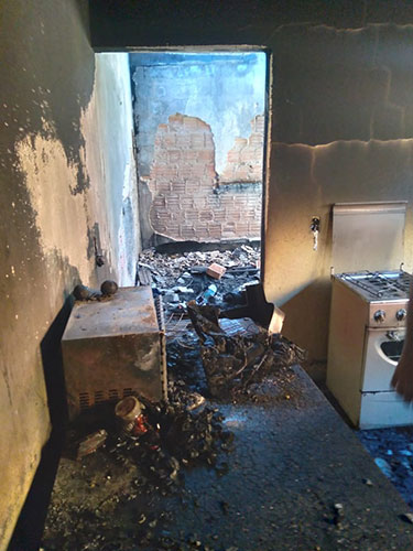 Divulgação - Motorista de aplicativo tem casa destruída por incêndio e pede ajuda para reconstruí-la / Imagens: Arquivo Pessoal Fabiano Divulgação - Motorista de aplicativo tem casa destruída por incêndio e pede ajuda para reconstruí-la / Imagens: Arquivo Pessoal Fabiano