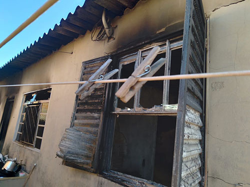 Divulgação - Motorista de aplicativo tem casa destruída por incêndio e pede ajuda para reconstruí-la / Imagens: Arquivo Pessoal Fabiano Divulgação - Motorista de aplicativo tem casa destruída por incêndio e pede ajuda para reconstruí-la / Imagens: Arquivo Pessoal Fabiano