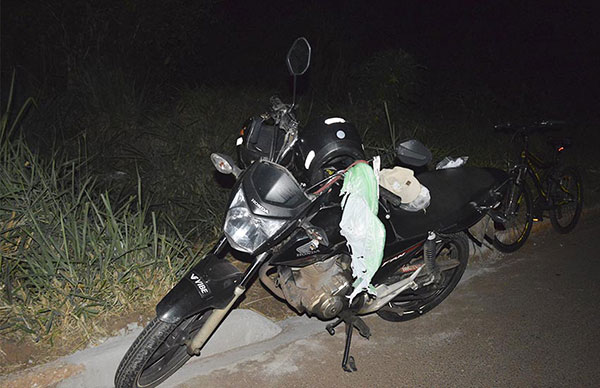 I7 Notícias/ Manoel Moreno - Moto e bicicleta envolvidas no acidente (Foto: I7 Notícias)