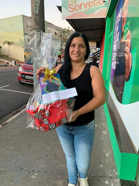 divulgação - Josiane Alves da Silva ganhou uma cesta de chocolates divulgação - Josiane Alves da Silva ganhou uma cesta de chocolates