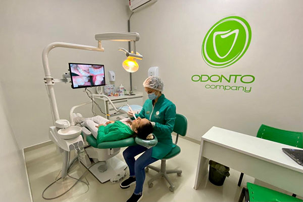 A clínica é ainda pioneira em Palmital a usar a tecnologia dos alinhadores ortodônticos invisíveis e removíveis da Clear Correct A clínica é ainda pioneira em Palmital a usar a tecnologia dos alinhadores ortodônticos invisíveis e removíveis da Clear Correct