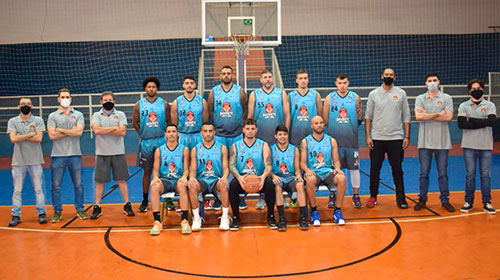 Divulgação - Diretoria e atletas que compõe a equipe para temporada 2021 / Imagens: Assessoria Basquete Assis/LBC