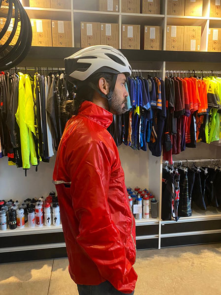 Use roupas especiais para controlar a temperatura do corpo. Foto: Roma Bike Use roupas especiais para controlar a temperatura do corpo. Foto: Roma Bike