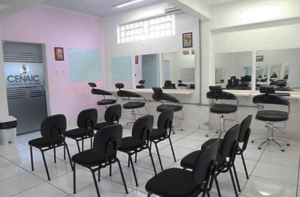 Salas preparadas para as aulas práticas