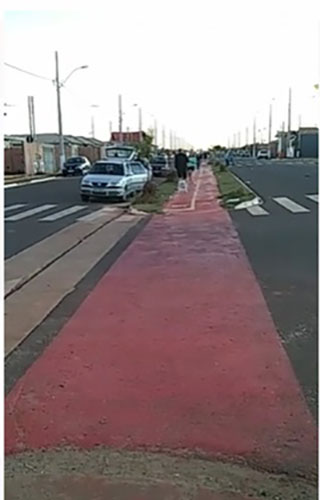 divulgação - Pessoas estacionam os carros com o som alto para consumir bebidas