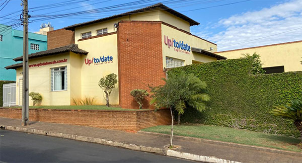 A escola UP/TO/DATE fica localizada na Rua Palmares, 297, no Centro de Assis A escola UP/TO/DATE fica localizada na Rua Palmares, 297, no Centro de Assis