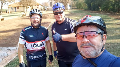 Divulgação - Os familiares de Amanda agradeceram aos ciclistas Cassiano Marroni, 'Paquito' e Sérgio Roberto Marroni que encontraram a mulher Divulgação - Os familiares de Amanda agradeceram aos ciclistas Cassiano Marroni, 'Paquito' e Sérgio Roberto Marroni que encontraram a mulher