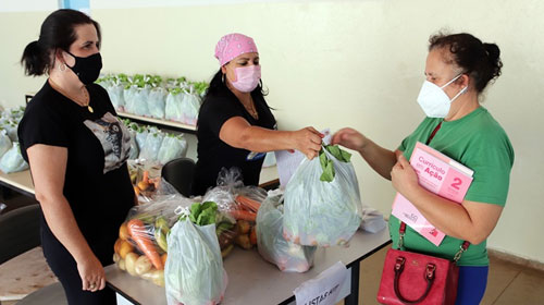 Divulgação - Os produtos foram adquiridos dos pequenos agricultores da região através do PNAE - Programa Nacional de Alimentação Escolar