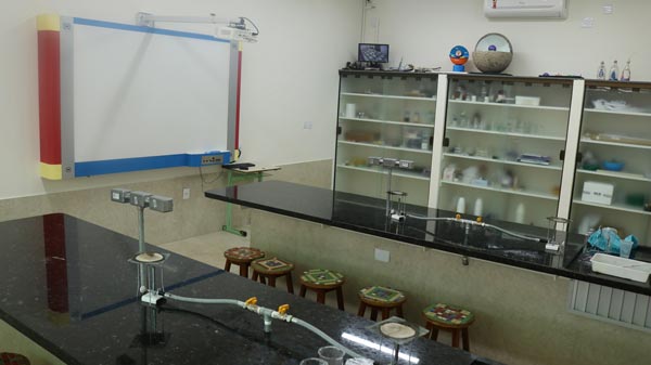 Laboratórios para experiências de química, física e biologia Laboratórios para experiências de química, física e biologia