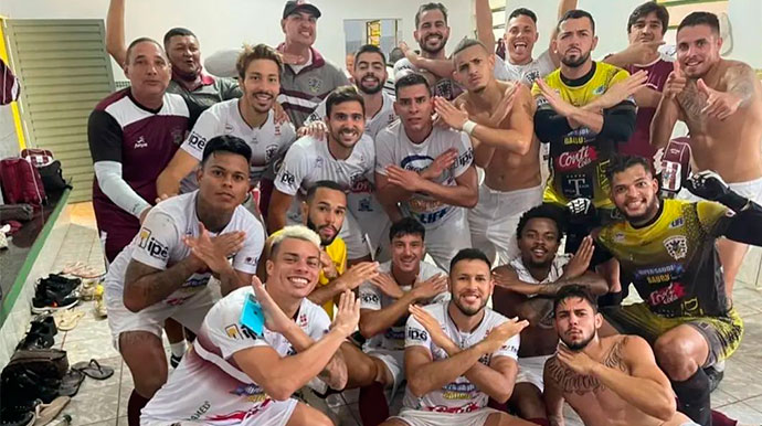 Divulgação - VOCEM comemora classificação para quartas de final - Foto: Divulgação Divulgação - VOCEM comemora classificação para quartas de final - Foto: Divulgação