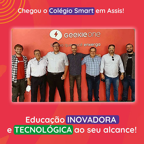 divulgação - Na foto, Rubens Silva Filho, Rodolfo Ciciliato e Francisco Maia Neto, mantenedores da Vale Educacional e do Colégio Smart Assis, junto do prof. Guido Dal Col Netto e Lucas, Guilherme e Eduardo Bontempo, da Geekie One Educação