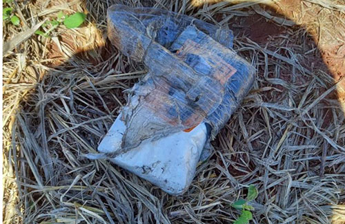 divulgação - Ao lado da aeronave foram encontrados tabletes de cocaína divulgação - Ao lado da aeronave foram encontrados tabletes de cocaína
