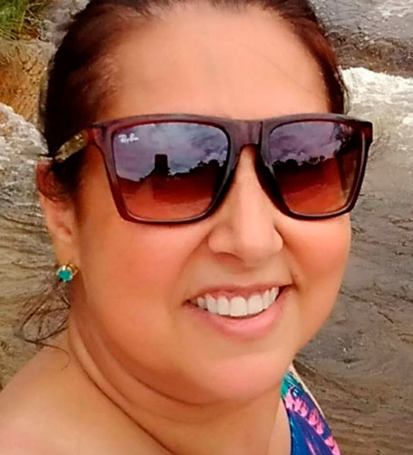 Divulgação - Juliane Simone Carvalho, de 47 anos, morreu vítima da COVID-19 - Foto: Divulgação Colégio Anglo Xereta Divulgação - Juliane Simone Carvalho, de 47 anos, morreu vítima da COVID-19 - Foto: Divulgação Colégio Anglo Xereta