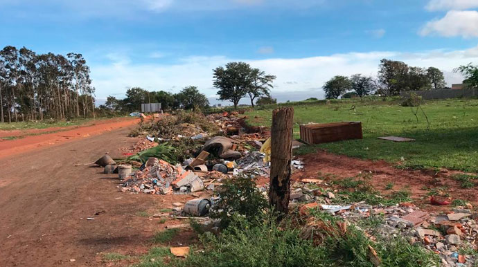 Divulgação - O descarte irregular no local é comum e população não respeita normas ambientais - Foto: Divulgação Divulgação - O descarte irregular no local é comum e população não respeita normas ambientais - Foto: Divulgação