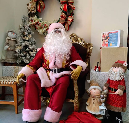 Divulgação - Chegada do Papai Noel reuniu centenas de pessoas na Rebeca - Foto: Divulgação Divulgação - Chegada do Papai Noel reuniu centenas de pessoas na Rebeca - Foto: Divulgação