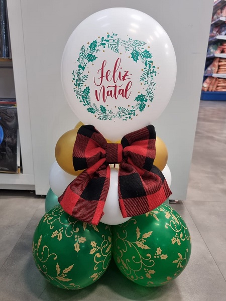 Opções de decorações com balões personalizados para o Natal