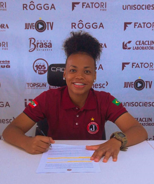 Divulgação - Poliana Rangéria, de 21 anos, assina contrato com Juventus de Santa Catarina - Foto: Divulgação Divulgação - Poliana Rangéria, de 21 anos, assina contrato com Juventus de Santa Catarina - Foto: Divulgação