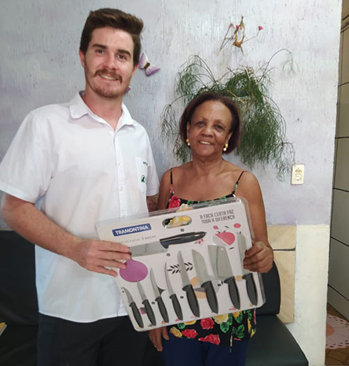 Divulgação - Entrega dos brindes para a população Divulgação - Entrega dos brindes para a população