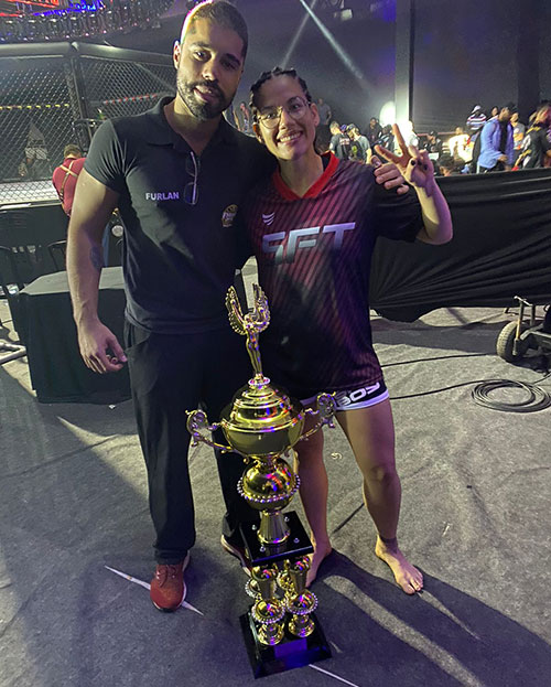Divulgação - A atleta venceu a luta por nocaute, em 2 minutos e 20 segundos Divulgação - A atleta venceu a luta por nocaute, em 2 minutos e 20 segundos