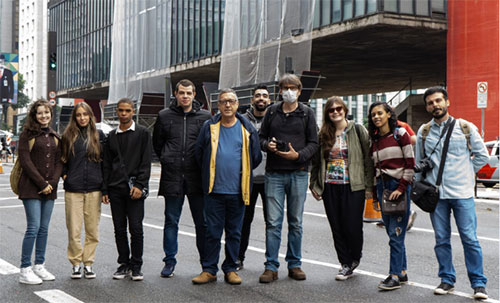 Divulgação - Os alunos tiveram a oportunidade de fotografar a arquitetura e os eventos da Avenida Paulista - Foto: Divulgação Divulgação - Os alunos tiveram a oportunidade de fotografar a arquitetura e os eventos da Avenida Paulista - Foto: Divulgação