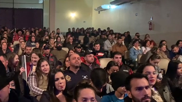 AssisCity - Teatro Municipal ficou lotado para acompanhar a escolha das finalistas AssisCity - Teatro Municipal ficou lotado para acompanhar a escolha das finalistas
