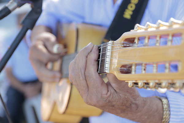 Divulgação - Violeiros cantaram e tocaram no pré-jogo - Foto: Comunicação Prefeitura de Assis