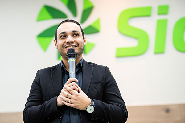 Gerente do Sicredi Assis, Cézar Gerente do Sicredi Assis, Cézar