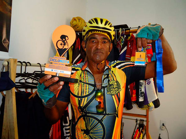 Divulgação - José Carlos Miranda deu a largada e foi homenageado com troféu A Lenda do Pedal - Honra ao Mérito Ciclístico - Foto: Divulgação Divulgação - José Carlos Miranda deu a largada e foi homenageado com troféu A Lenda do Pedal - Honra ao Mérito Ciclístico - Foto: Divulgação
