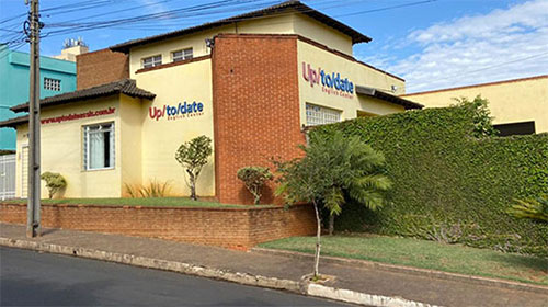 A escola fica localizada na Rua Palmares, 297, no Centro de Assis A escola fica localizada na Rua Palmares, 297, no Centro de Assis