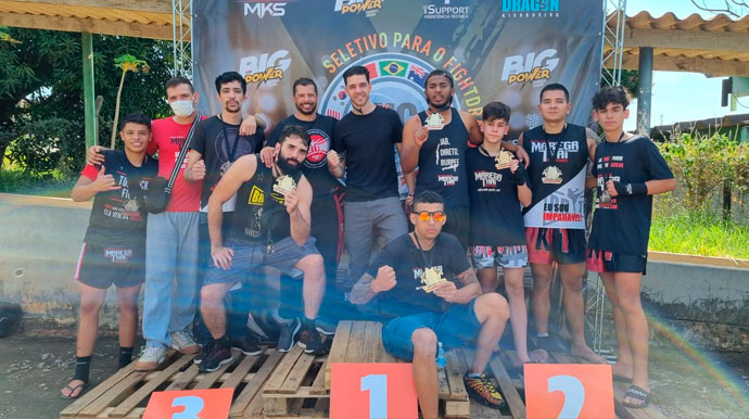 Divulgação - Equipe de atletas que disputaram o Campeonato Paulista de Kickboxing em Bauru - Foto: Divulgação Divulgação - Equipe de atletas que disputaram o Campeonato Paulista de Kickboxing em Bauru - Foto: Divulgação