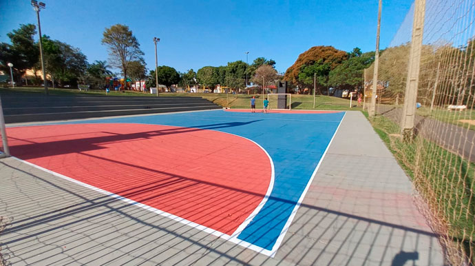 Divulgação - Quadra de futsal revitalizada - Foto: Divulgação Divulgação - Quadra de futsal revitalizada - Foto: Divulgação