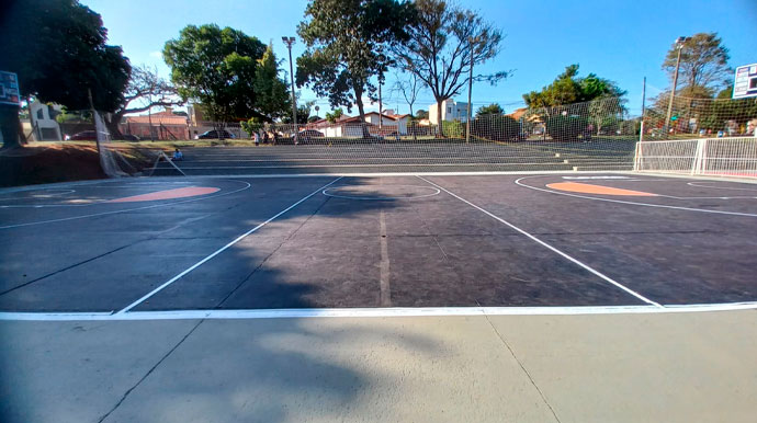 Divulgação - Quadra de basquete revitalizada - Foto: Divulgação Divulgação - Quadra de basquete revitalizada - Foto: Divulgação
