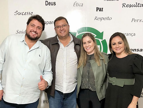 Divulgação - Rafael do Carvão Ipê juntamente com sua esposa prestigiando a inauguração - Foto: Divulgação