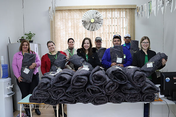 Divulgação - Cobertores foram feitos de materiais reciclados - Foto: Divulgação Divulgação - Cobertores foram feitos de materiais reciclados - Foto: Divulgação