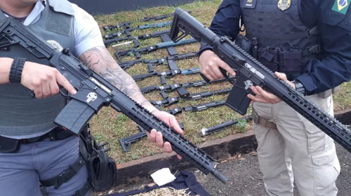 Polícia Rodoviária apreende 20 fuzis e 1,2 mil munições em Ourinhos