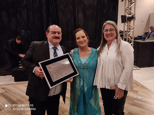 Divulgação - Antônio Galli ao lado de esposa Regina Galli ao lado de Nádia Neder, do comercial do Portal AssisCity - Foto: AssisCity Divulgação - Antônio Galli ao lado de esposa Regina Galli ao lado de Nádia Neder, do comercial do Portal AssisCity - Foto: AssisCity