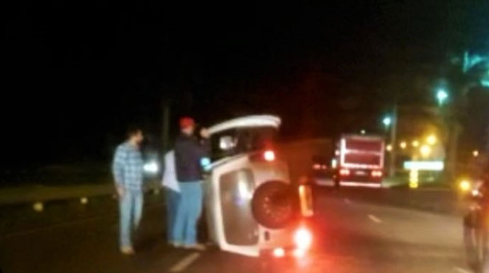 Divulgação - Carro da família que capotou na rodovia - Foto: Redes Sociais