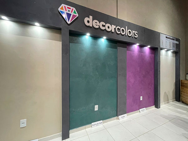 Arquivo AssisCity - Parede de mostruário com opções de cores e texturas - Foto: Divulgação/AssisCity Arquivo AssisCity - Parede de mostruário com opções de cores e texturas - Foto: Divulgação/AssisCity