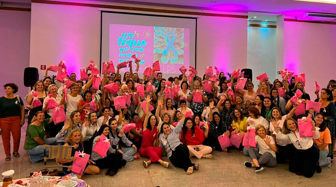 divulgação - Mulheres reunidas em evento do Outubro Rosa - Foto: Divulgação/Coopermota divulgação - Mulheres reunidas em evento do Outubro Rosa - Foto: Divulgação/Coopermota