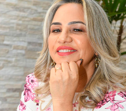 divulgação - Jeceli Fazioni, professora e autora do livro 'Como se dar Bem na Redação do ENEM' - Foto: Divulgação