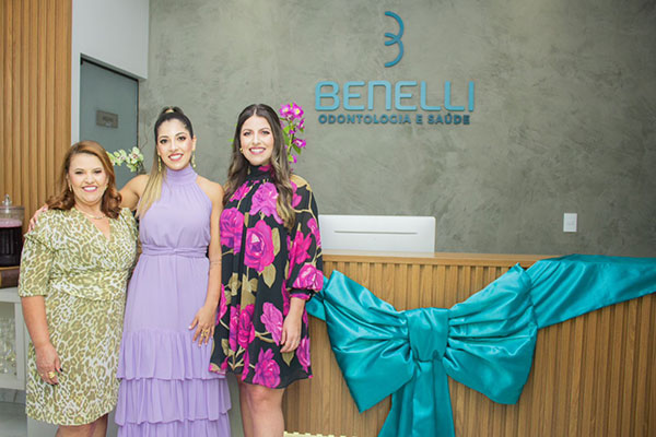 Divulgação - Natasha Benelli ao lado da mãe, Cilene Benelli e irmã Nathalia Benelli - Foto: Divulgação Divulgação - Natasha Benelli ao lado da mãe, Cilene Benelli e irmã Nathalia Benelli - Foto: Divulgação