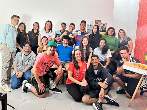 AssisCity - Equipe do AssisCity, alunos e professores da Escola Lourdes Pereira - Foto: AssisCity