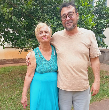 Divulgação - Paciente Ana Maria com o Hipnoterapeuta Dr Reinaldo Guazzelli - Foto: Divulgação