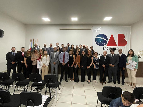 OAB Assis - Ao todo, foram entregues 18 carteiras - Foto: Divulgação/OAB OAB Assis - Ao todo, foram entregues 18 carteiras - Foto: Divulgação/OAB