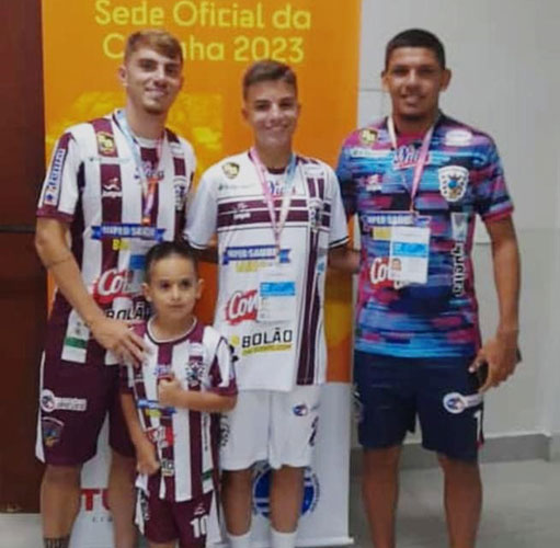 Divulgação - Jogadores do VOCEM que estarão representando a cidade na Copinha - Foto: Divulgação Divulgação - Jogadores do VOCEM que estarão representando a cidade na Copinha - Foto: Divulgação
