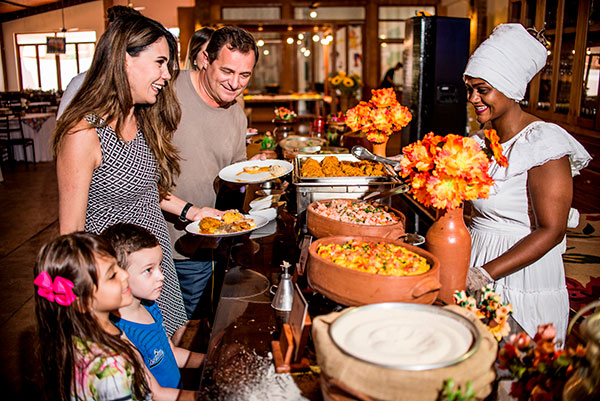 divulgação - Família no almoço Brasileirissímo no restaurante Terra Park - Foto: Divulgação divulgação - Família no almoço Brasileirissímo no restaurante Terra Park - Foto: Divulgação